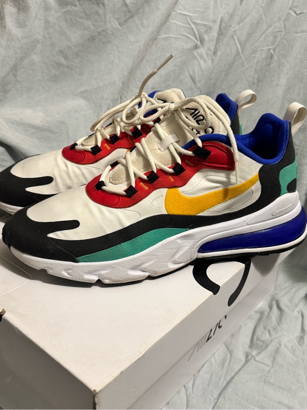 Men’s size 9 Women’s size 11 Nike Air Max 270 React